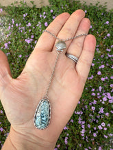 Load image into Gallery viewer, Sterling Silver Blue Tide Seam Agate Lariat Necklace with Sea Shell Accent
